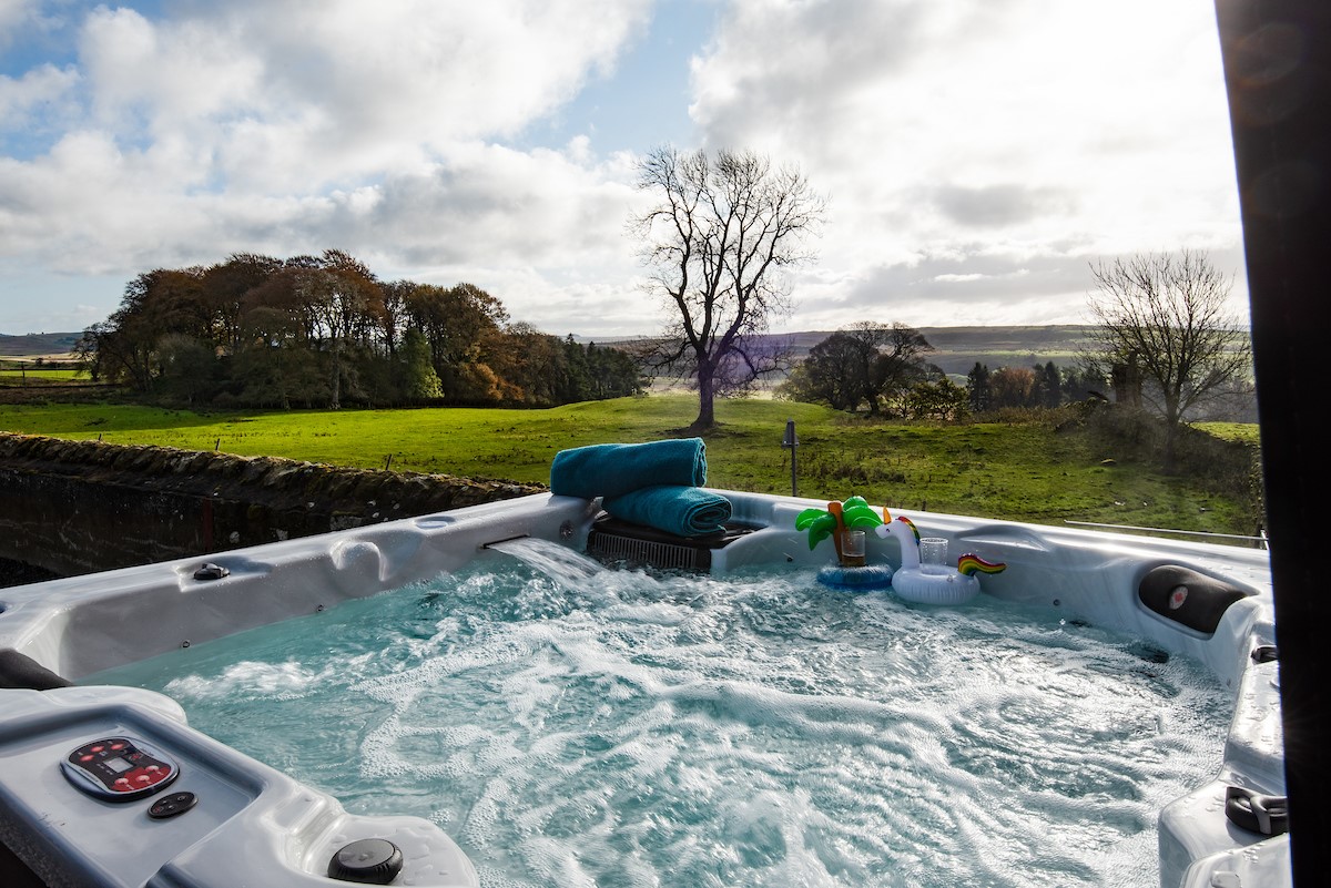 Walltown Byre - hot tub with view