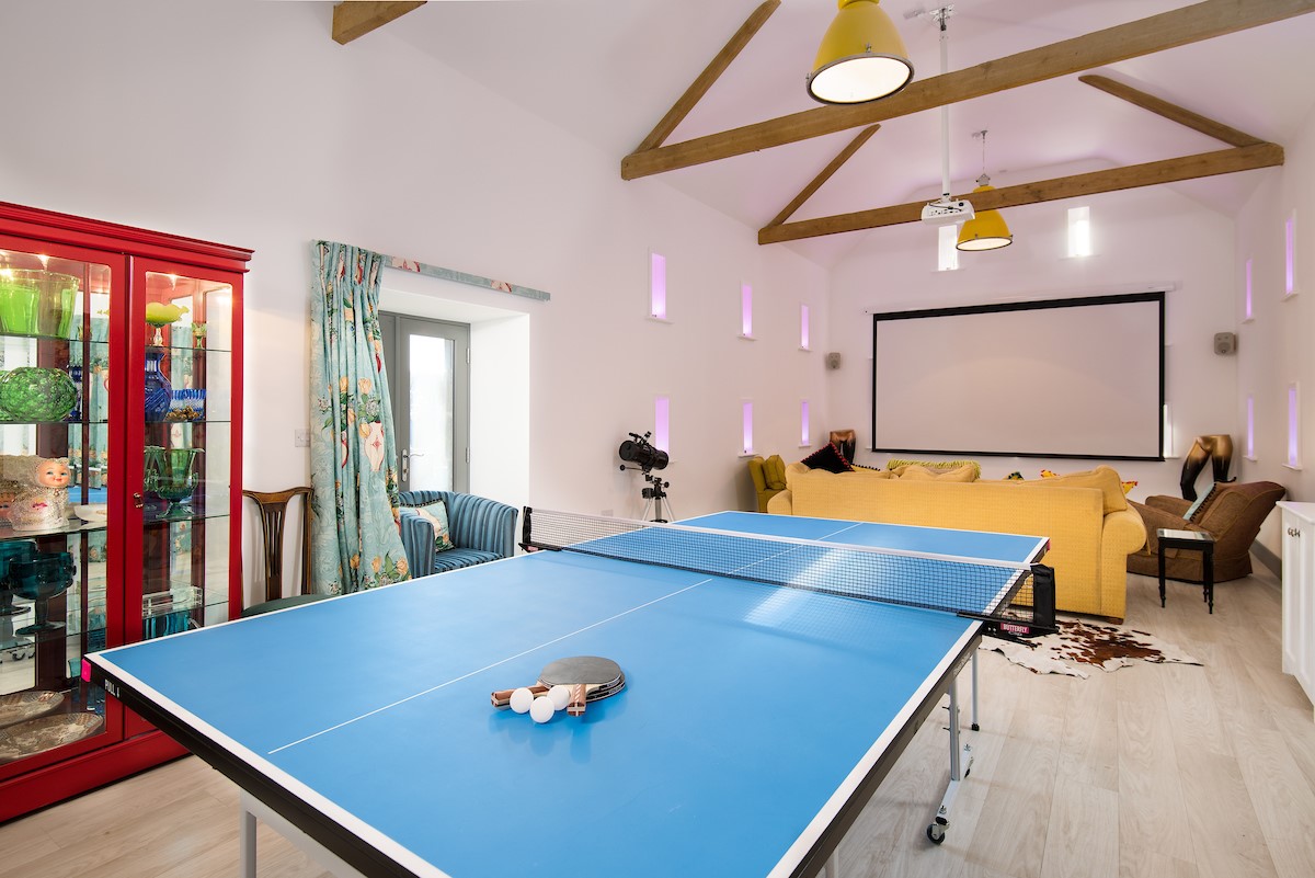 Walltown Byre - entertainment barn with ping pong table