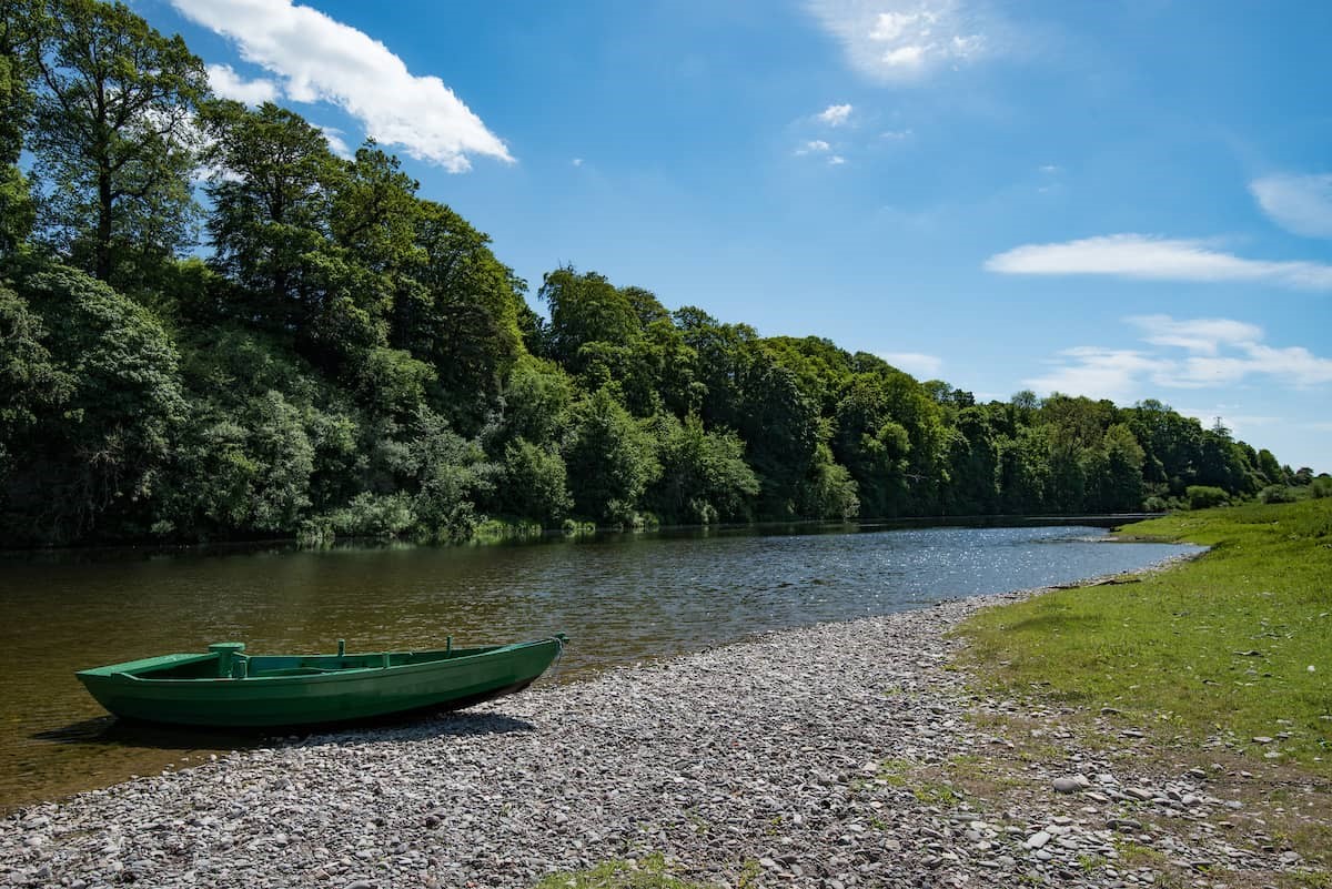 West Lodge - Milne Graden estate with riverside walks and fishing on the River Tweed