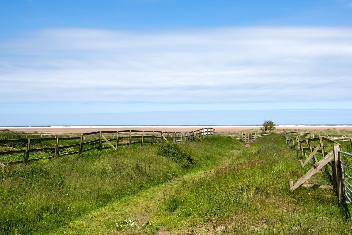 Beachcomber Cottage - view of Goswick Sands