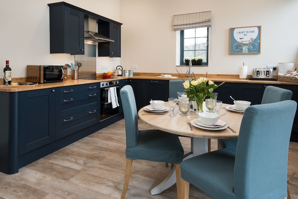 The Byre at Reedsford - kitchen & dining area