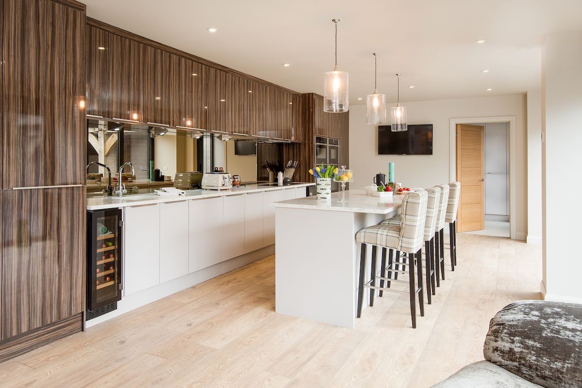 Coledale Stables - modern kitchen with island with stool seating for four guests