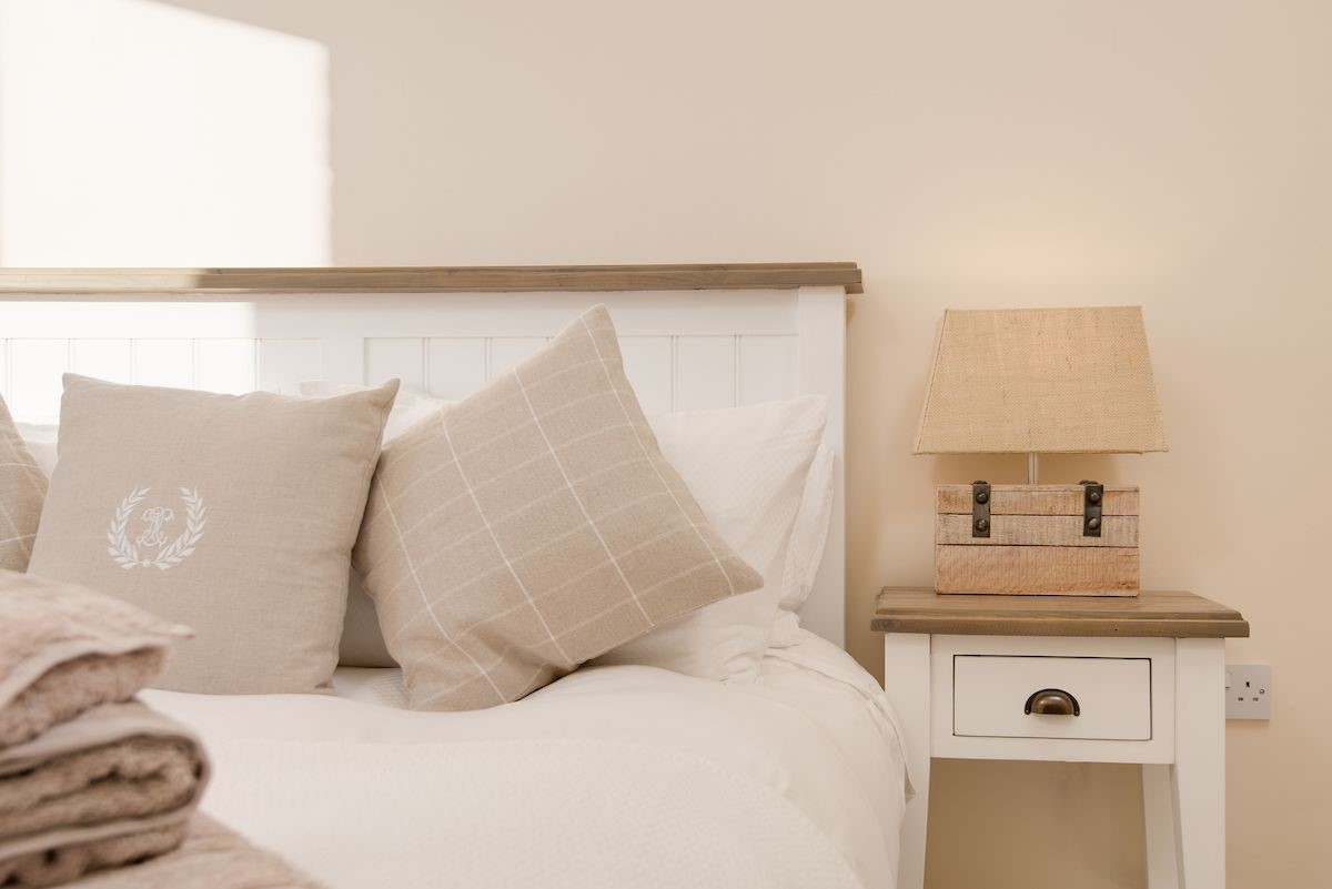 Dipper Cottage - neutral tones in bedroom two