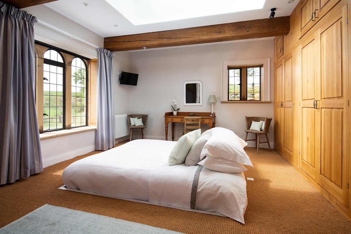 Poppy House - master bedroom complete with sunken super king size bed and glass panelled roof
