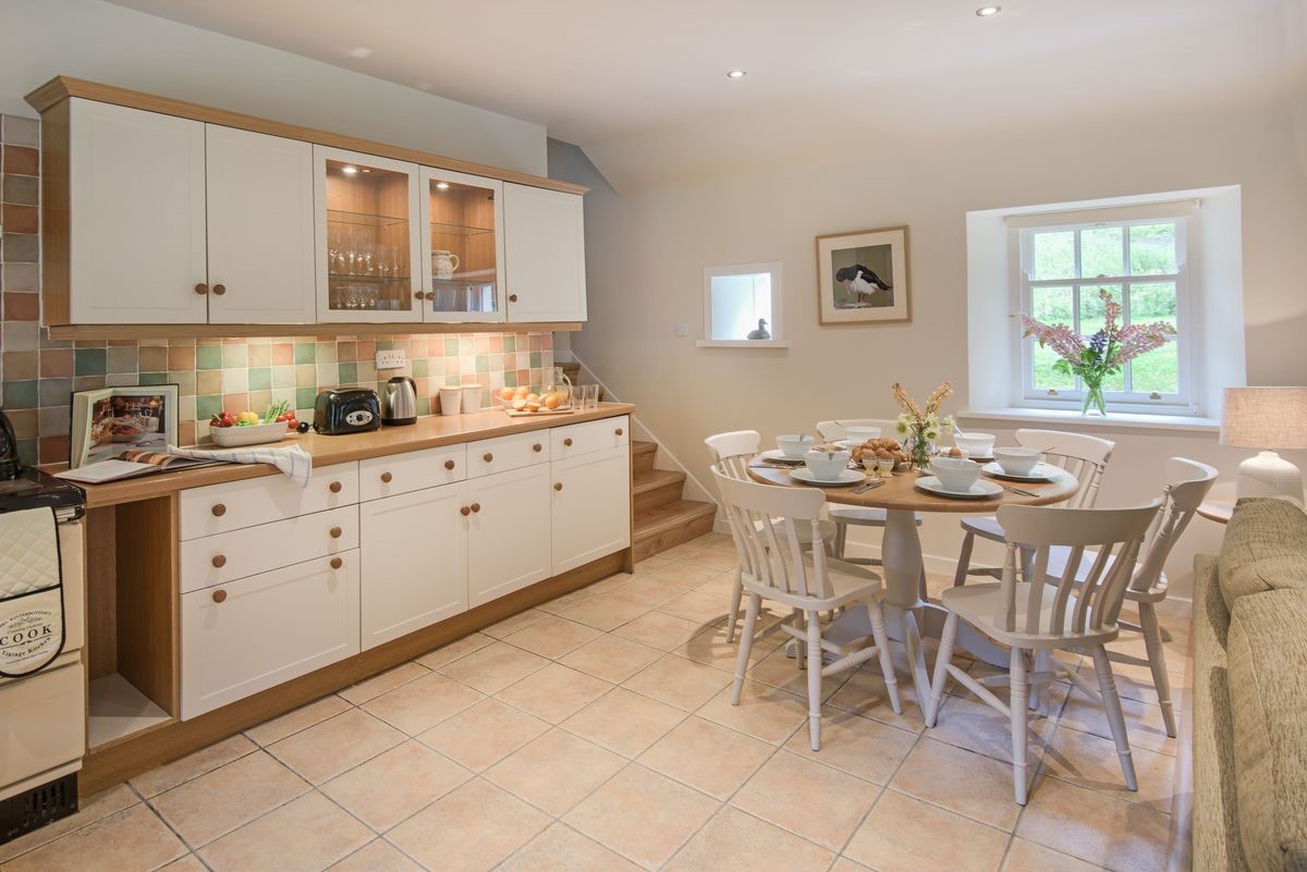 Gardener's Cottage - open-plan kitchen and dining area with seating for six guests