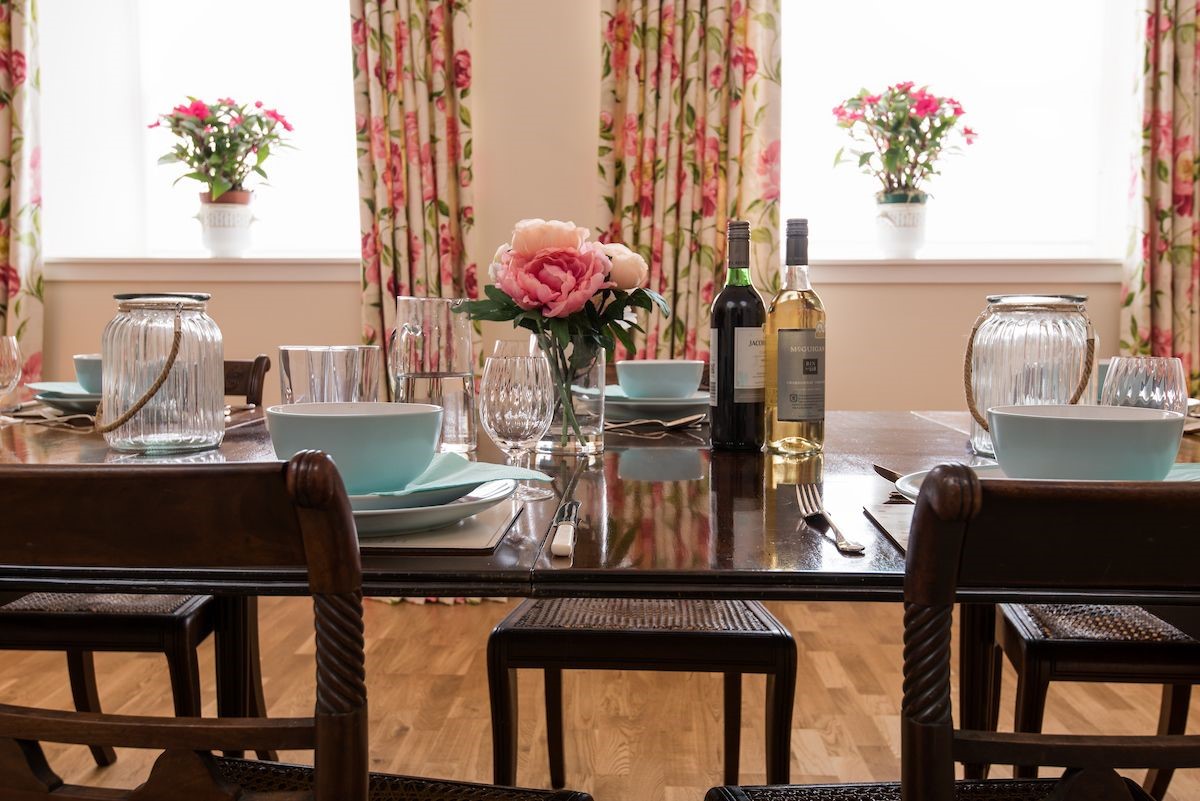 Monteviot Stables West - dining table
