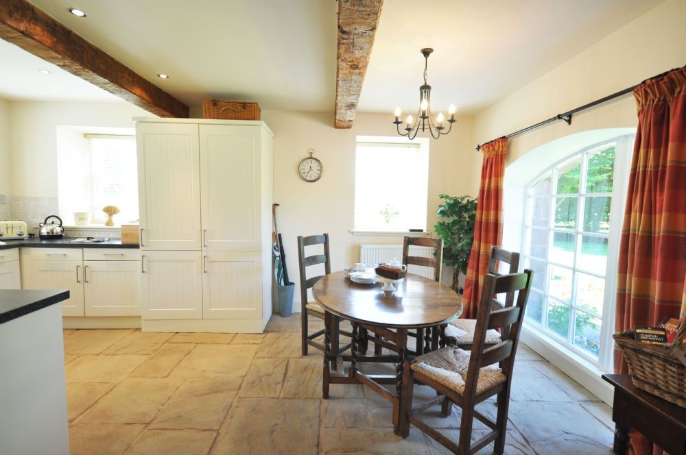 Old Mill Cottage - kitchen & dining area
