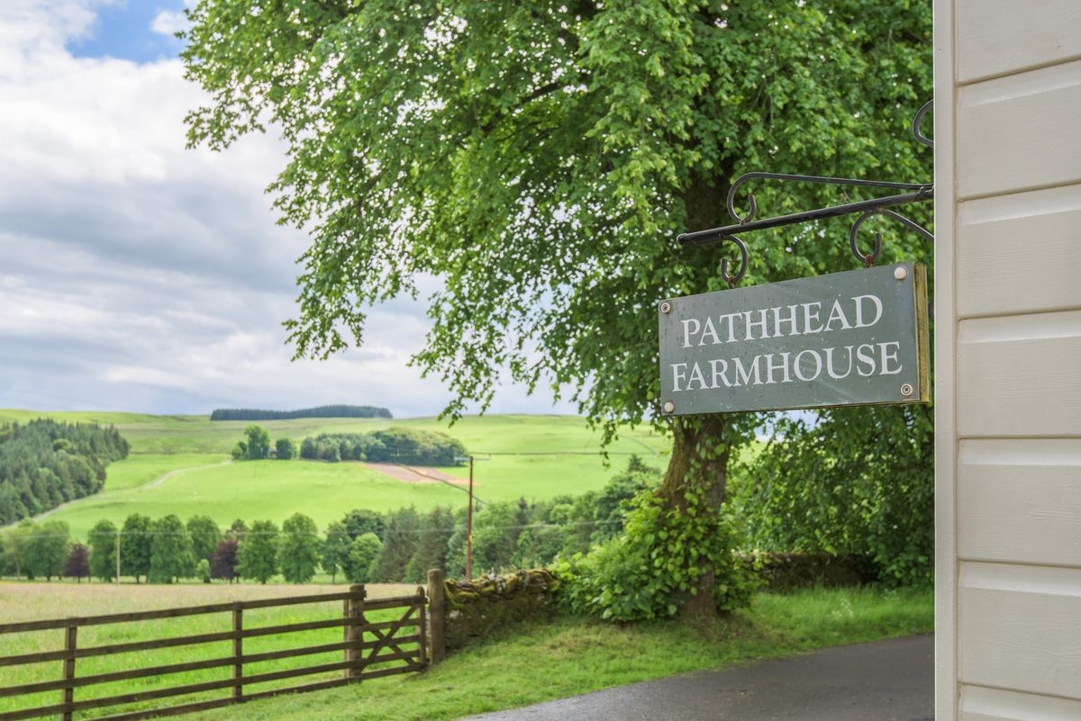 Pathhead Farmhouse - signage