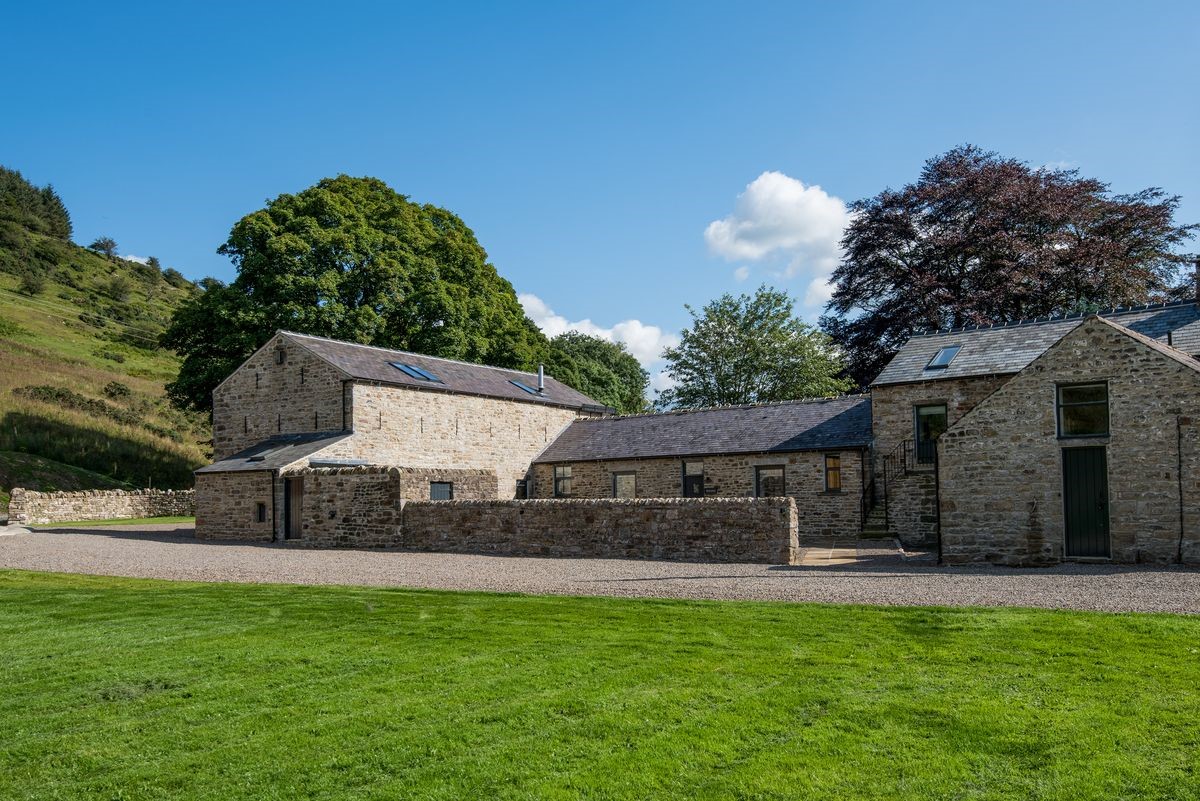 Williamston Barn & Cowshed - rear aspect & courtyard