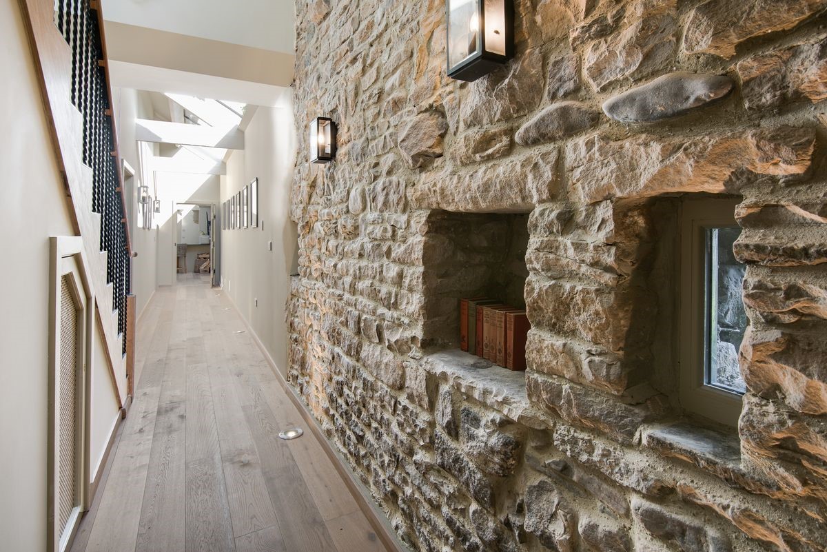 Williamston Barn & Cowshed - hallway leading to living space