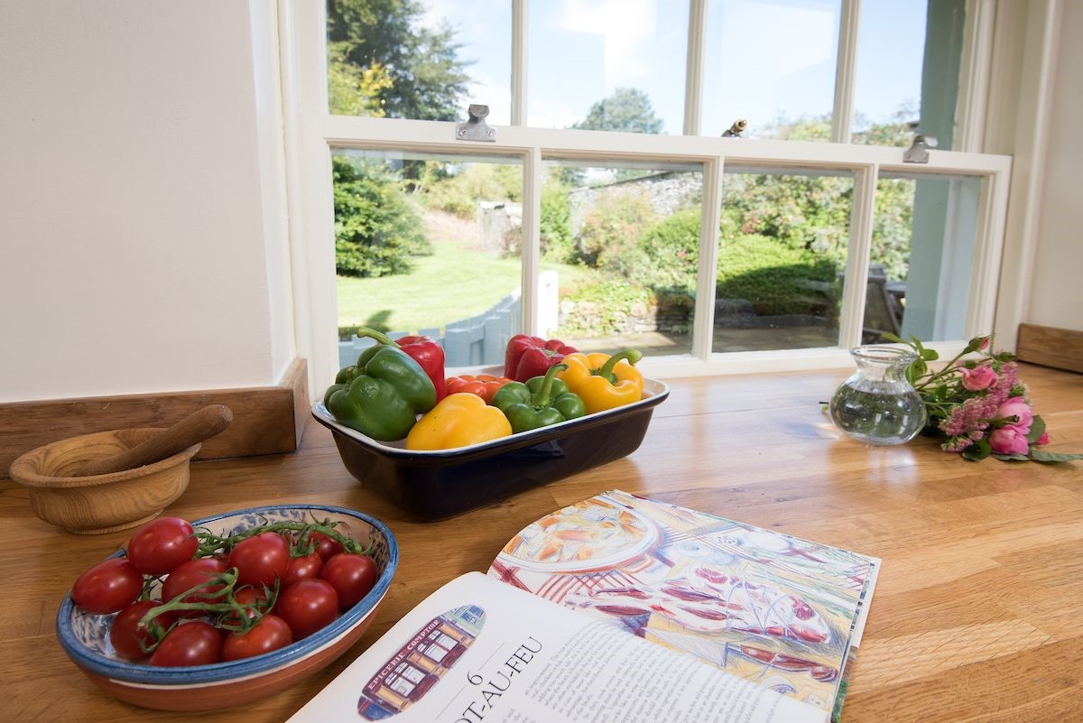 Garden Cottage - fresh vegetables and garden views in the kitchen