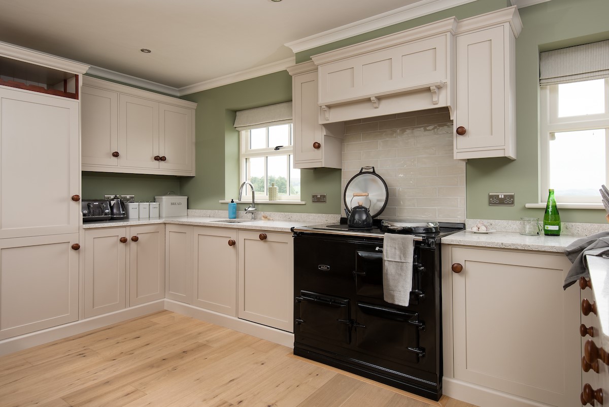 Risingham Cottage - well-equipped kitchen with AGA