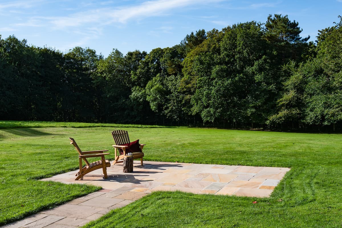 Papple Steading - Papple Farmhouse - patio area set within the large lawn