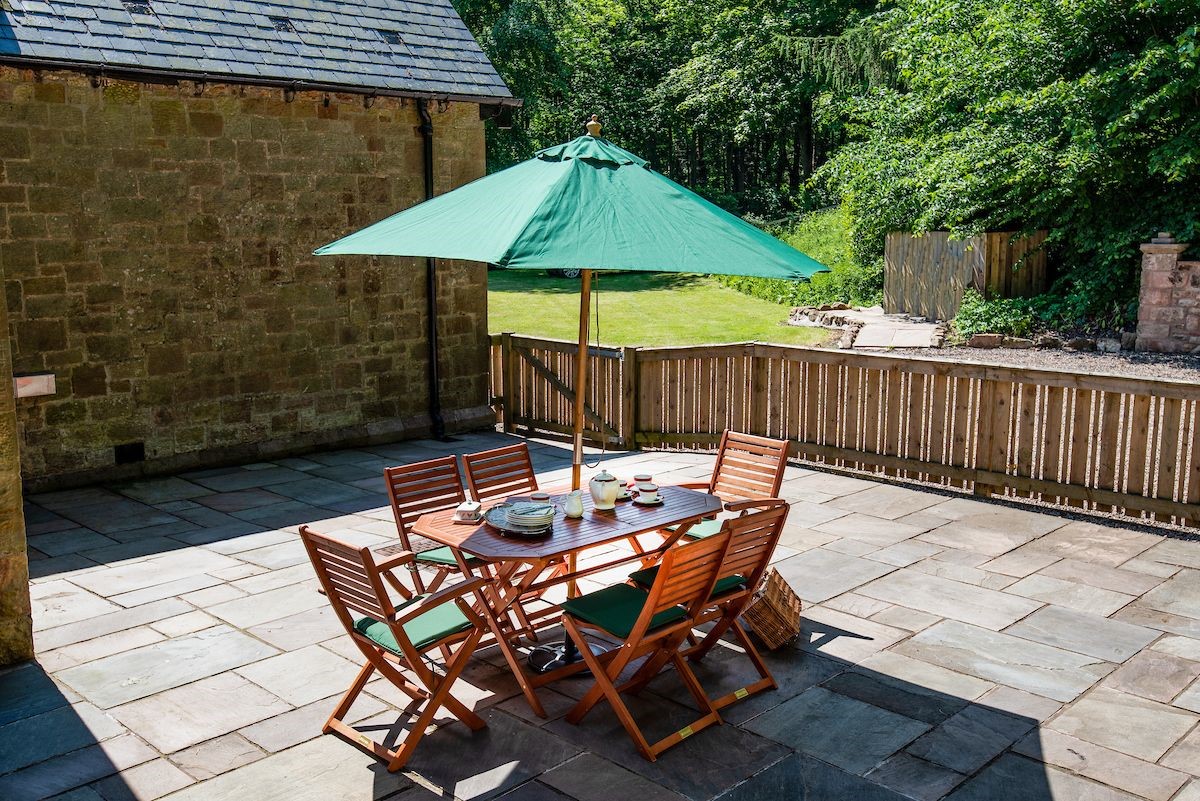 South Lodge, Twizell - enclosed patio garden