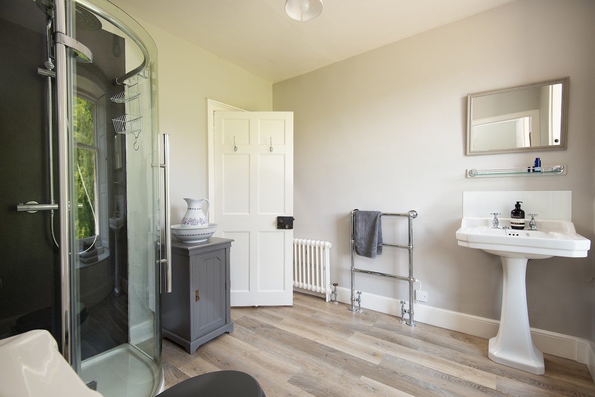 Mossfennan House - family shower room with large corner shower, WC and basin