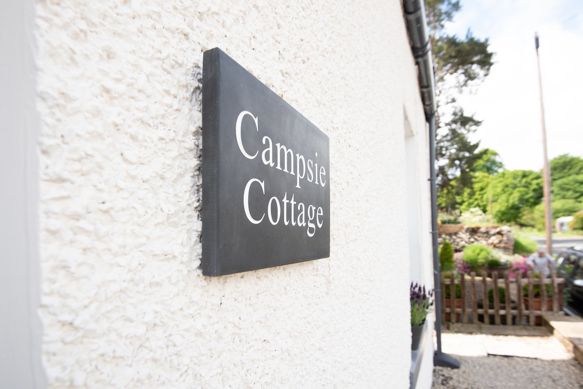 Campsie Cottage - a warm welcome upon arrival to Campsie Cottage