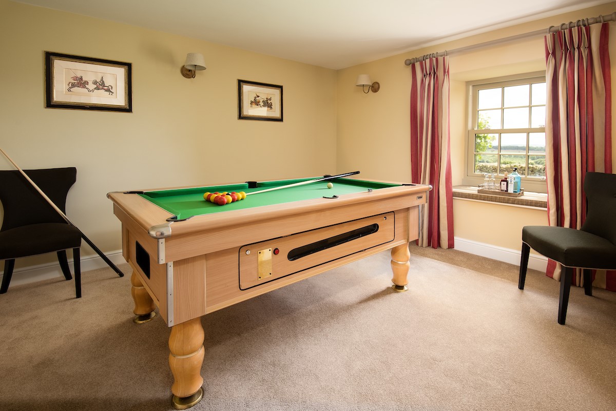 Shepherd's House - games room with pool table