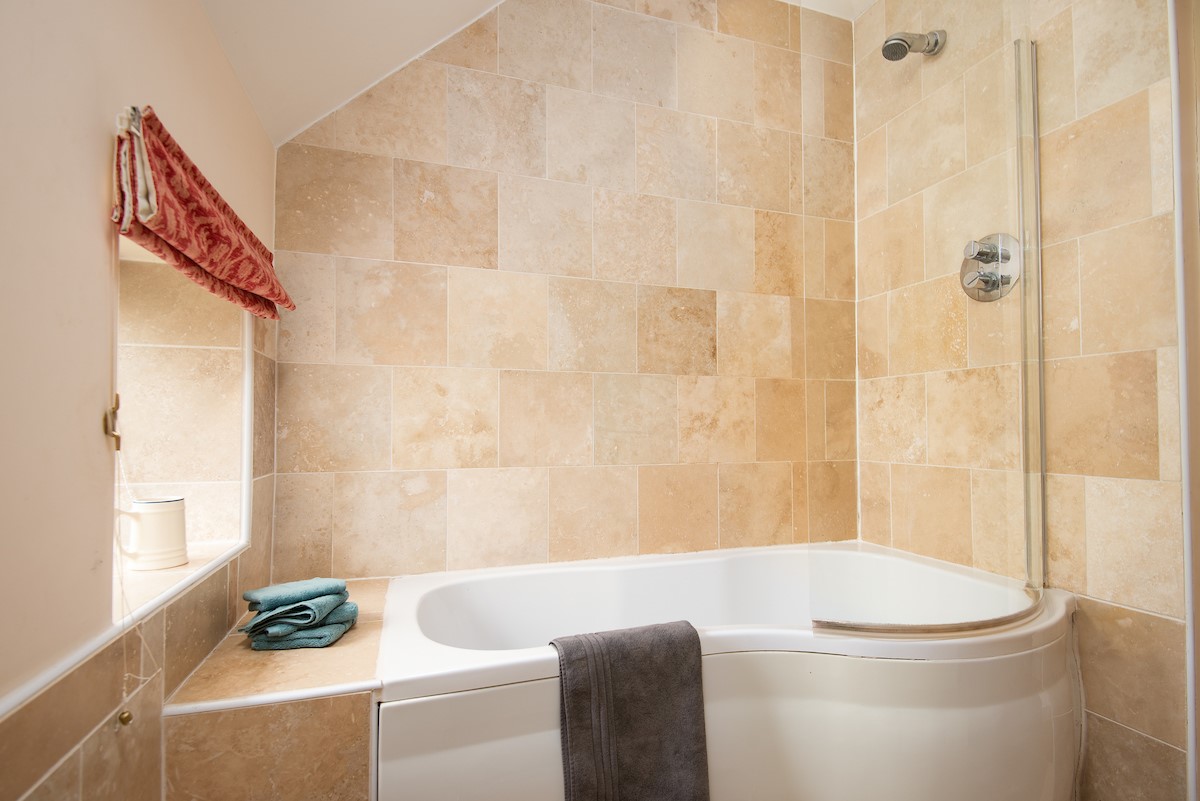 Dairy Cottage, Knapton Lodge - full bath with fixed shower overhead