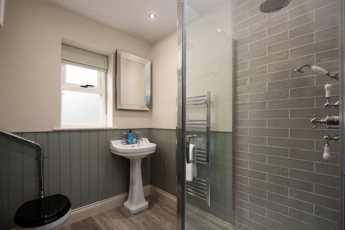 Risingham Cottage - ground floor shower room