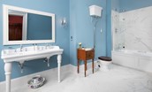 The Earl & Countess - en-suite bathroom with bath and shower over