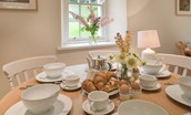 Gardener's Cottage - enjoy breakfast at the dining table