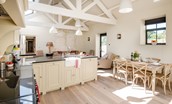 Williamston Barn & Cowshed - The Cowshed kitchen & dining area