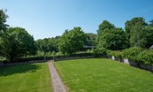 Dryburgh Farmhouse - enclosed large south facing garden with views of the river tweed